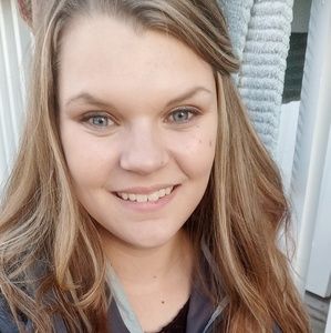 Meet your Posher, Adrienne